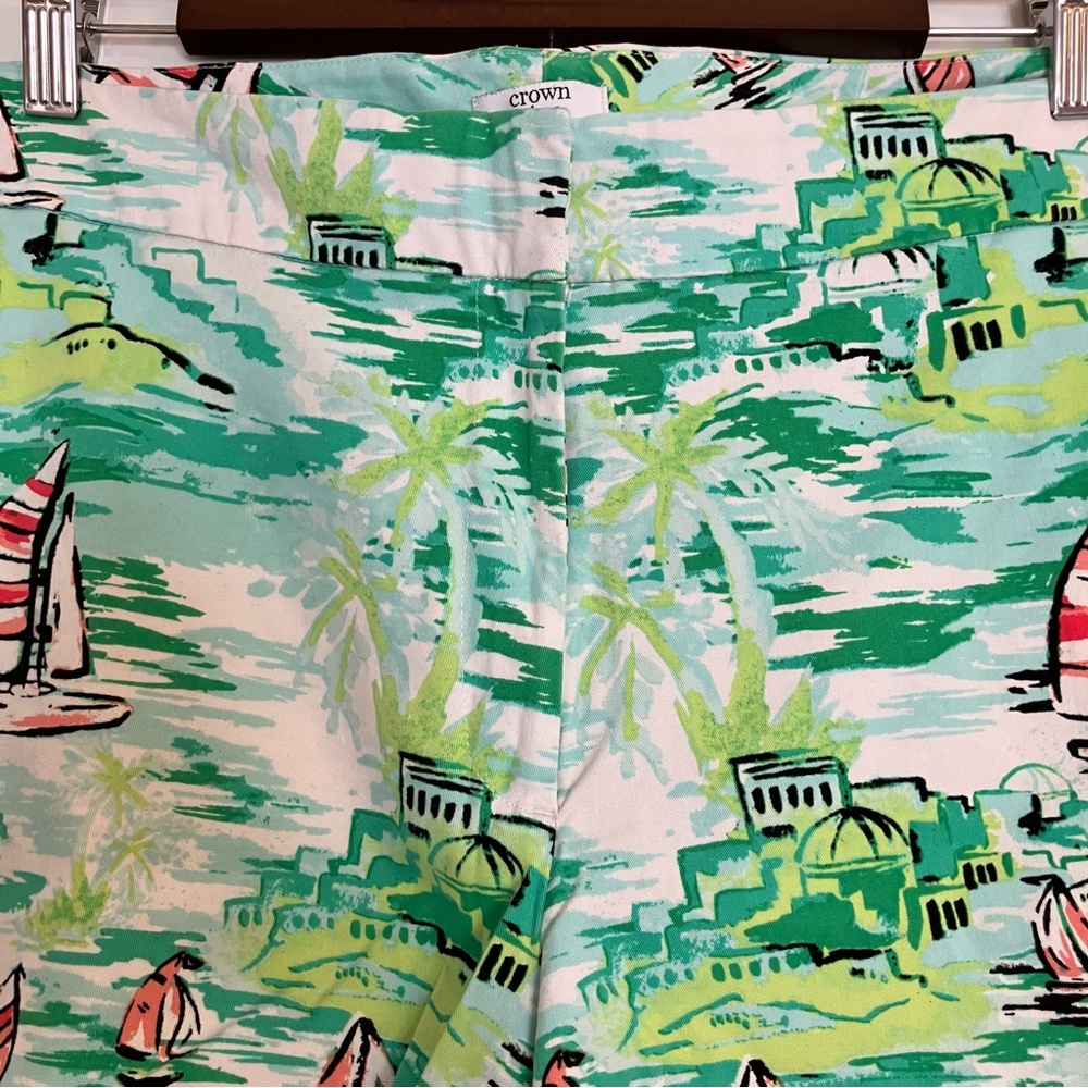 Crown & Ivy green shorts with scalloped hem and sailboat print. Size: 22 - Picture 3 of 6